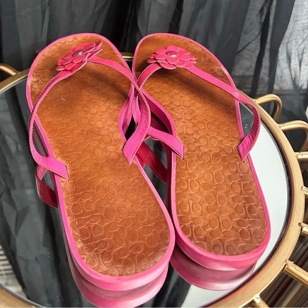 Coach Lindy Flower Sandals - Picture 4 of 6